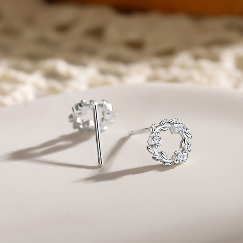 Oliva stud earring
