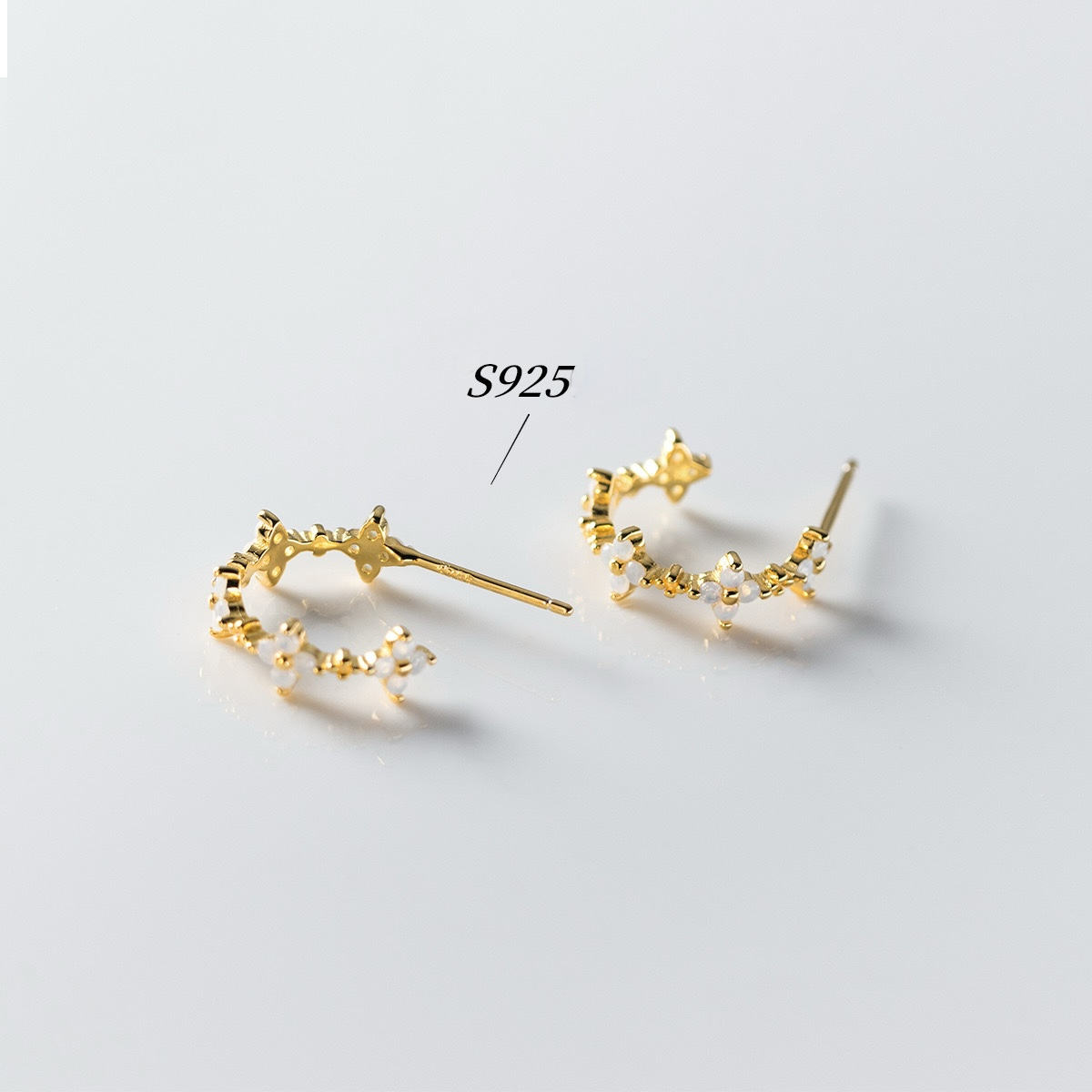 Clara Flower Stud Earring