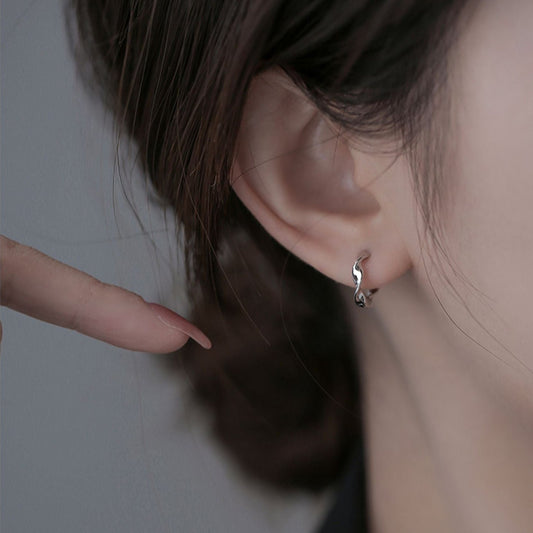 Leny Twist Huggie Earring S999