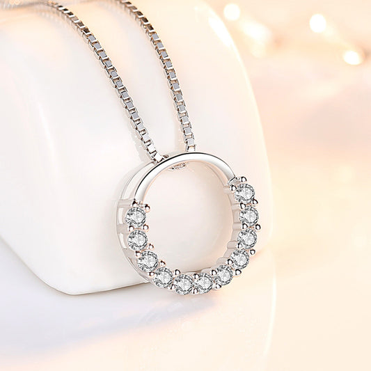 Veara Round Solitaire Pendant Necklace